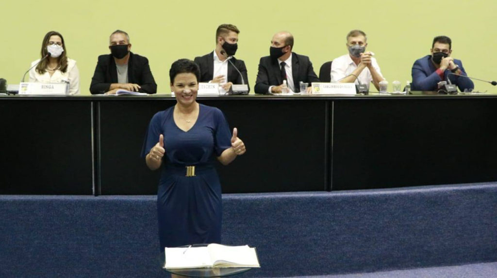 Prefeita de Pinhais, Marli Paulino, com a vice Rosa Maria, e diversas outras autoridades